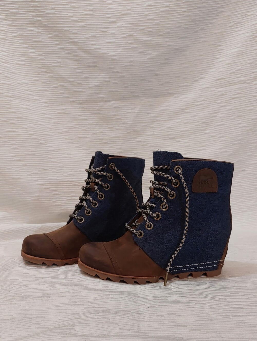 Sorel Women's Navy & Brown Lace-Up Wedge Boot Size 10
